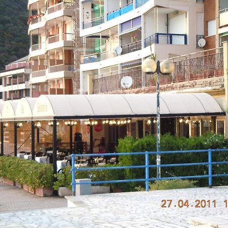 Albergo La Lampara Дейва Марина Екстериор снимка