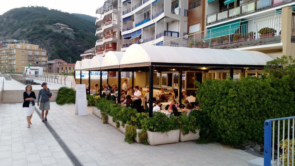 Albergo La Lampara Дейва Марина Екстериор снимка